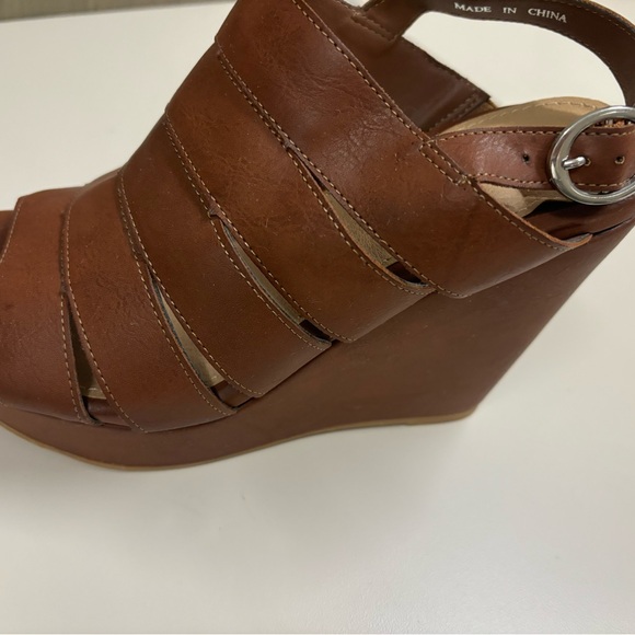 Torrid Wedge Sandals - Picture 4 of 9